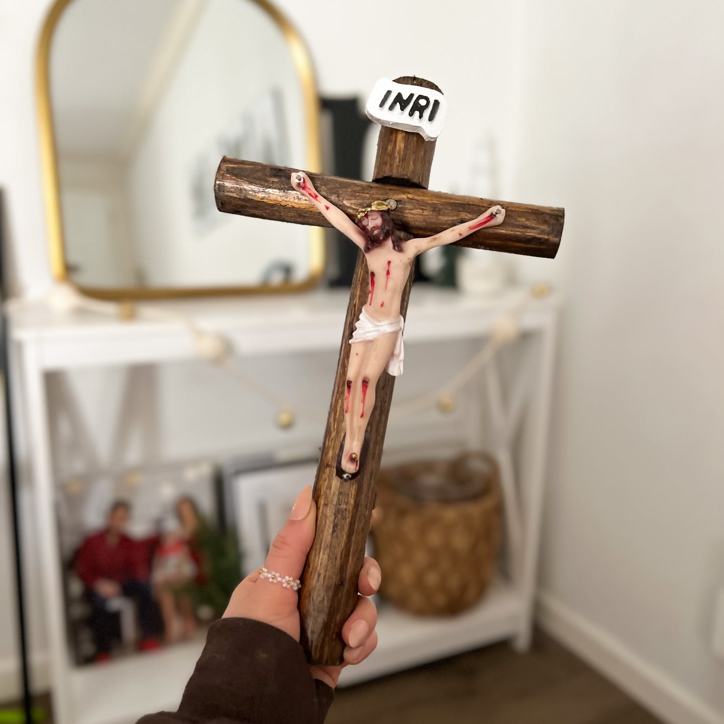 Jesús Round Cross Wall Decor