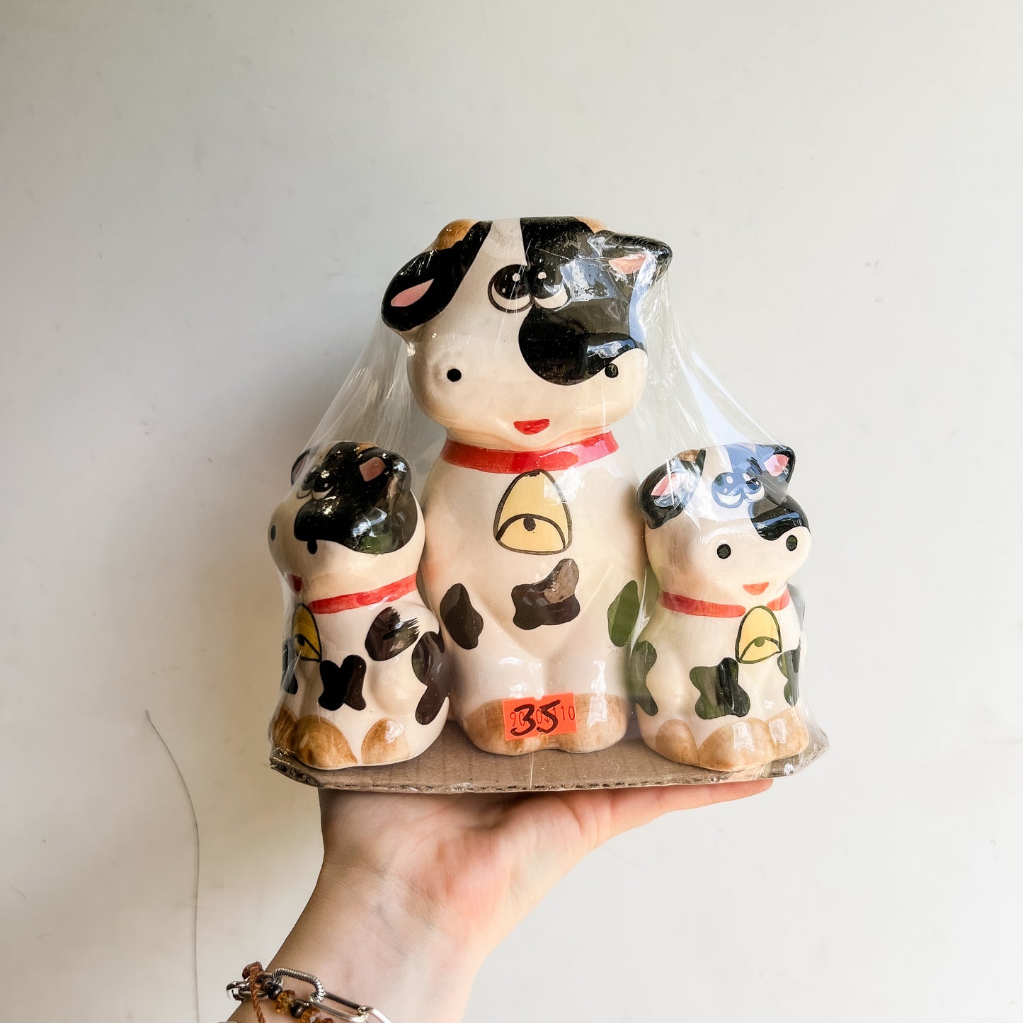 Napkin Holder with 2 Salt Shakers