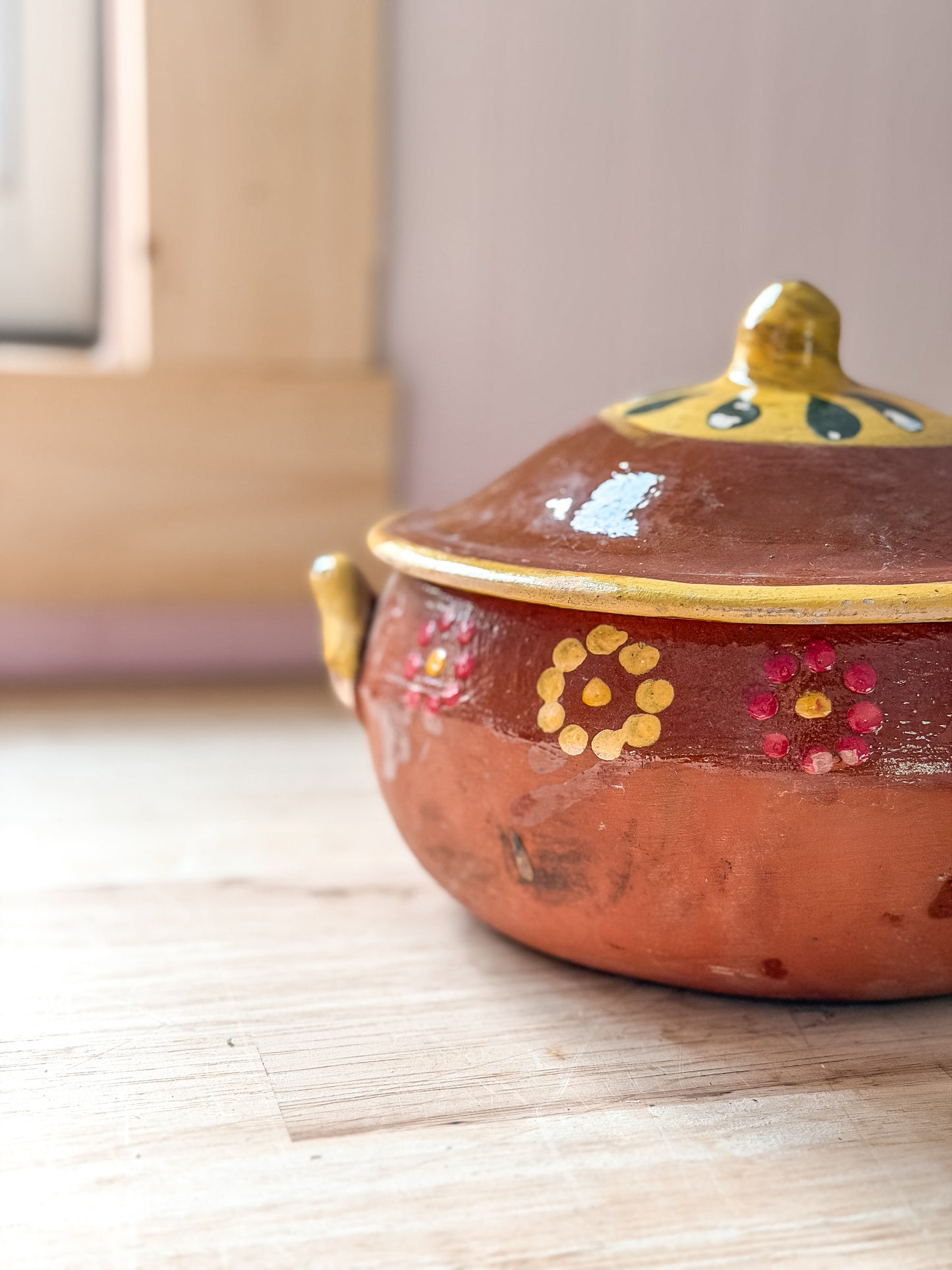 Yellow Details Barro Cazuela Con Tapa