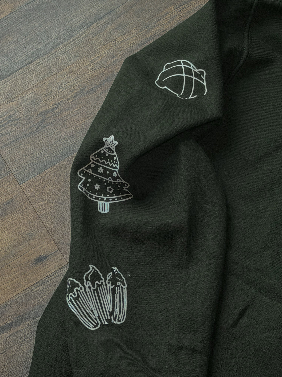 Querida Navidad Applique Embroidery Sweater