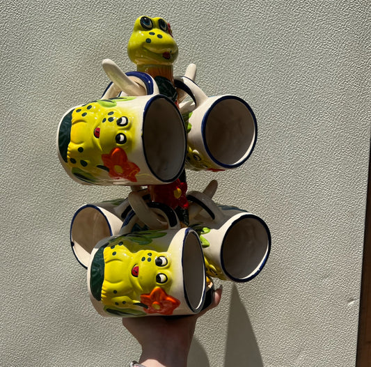 Frog Mug Holder with Mugs