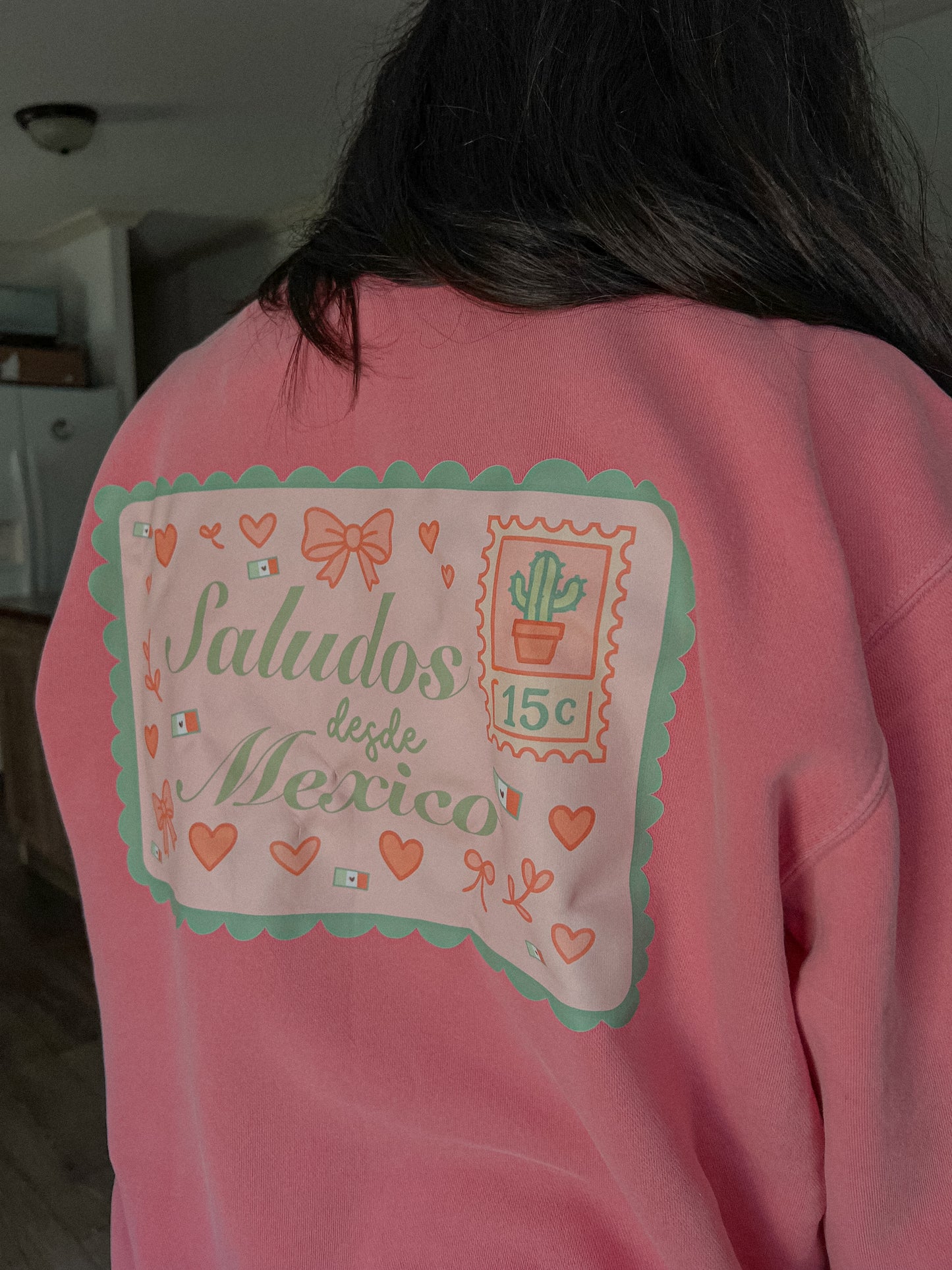 Postcard Saludos Crewneck & Tee