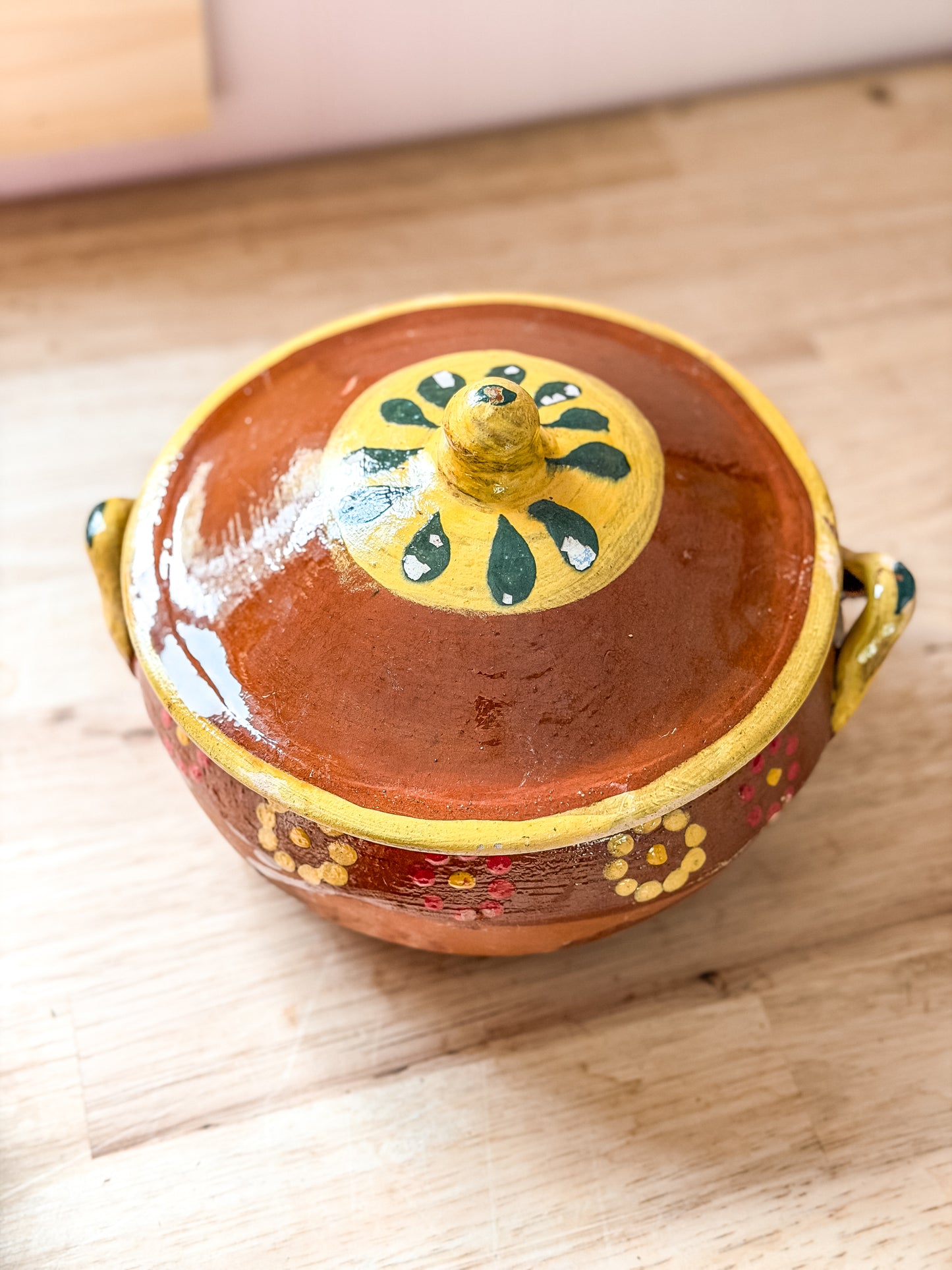 Yellow Details Barro Cazuela Con Tapa