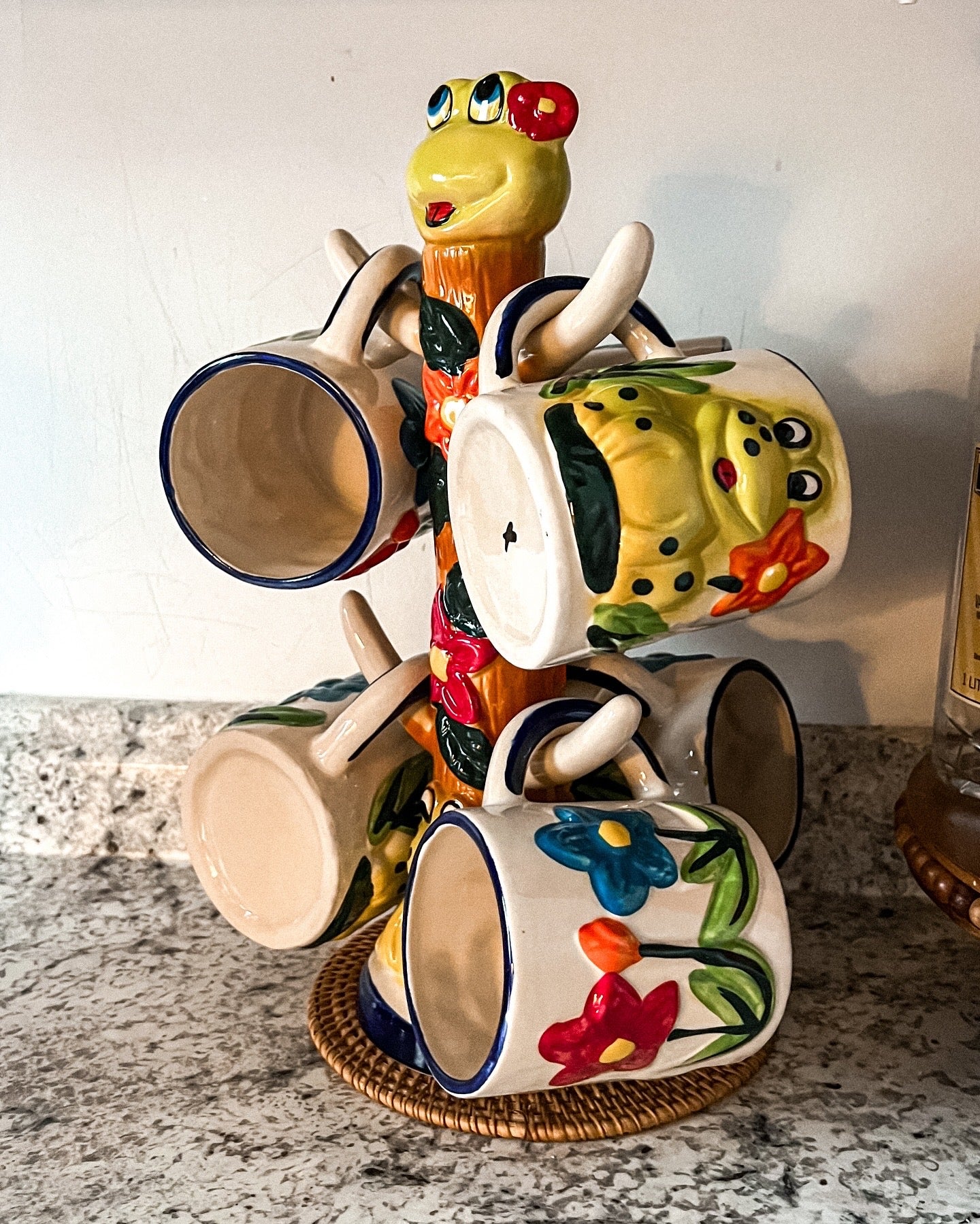 Frog Mug Holder with Mugs